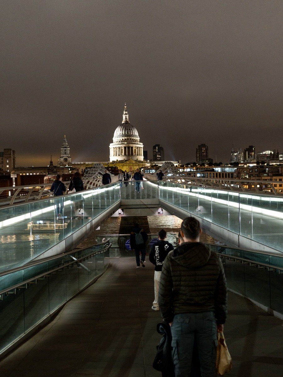 London in the evening. September 2025.